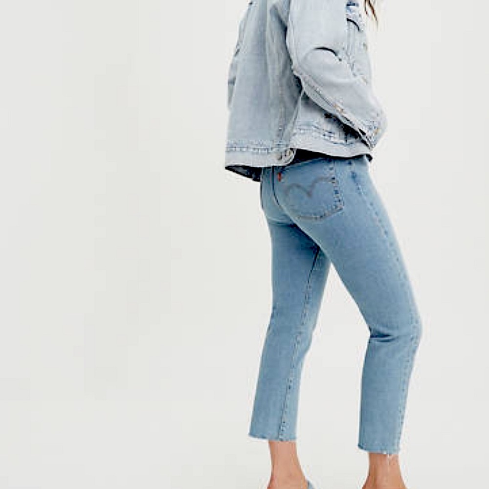 Levis Blue Jeans; size 26